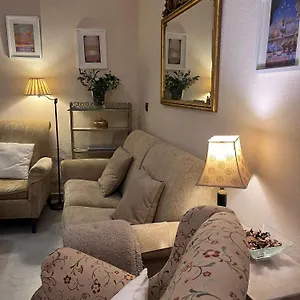Con Encanto Muy Centrico En Pilatos Ideal Pareja , Sevilla España